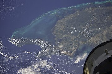 péninsule de Guanahacabibes et collier de récifs submergés la reliant à l'archipel des Colorados et fermant la baie de Guadiana (es)