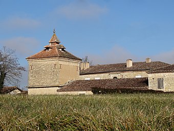 Le pigeonnier porche.