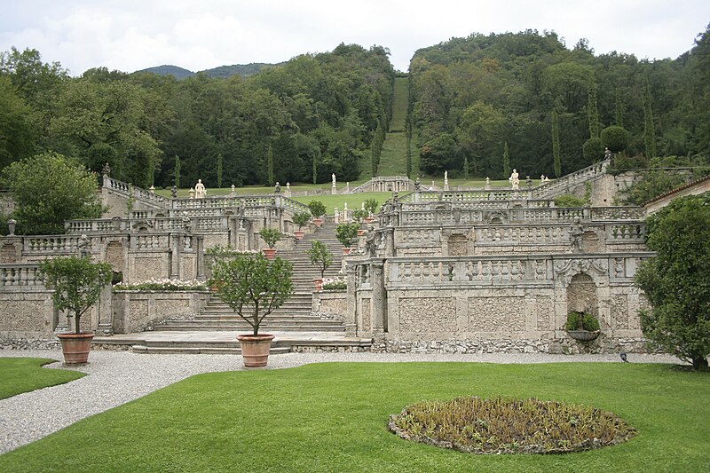 File:Garden of Villa della Porta, Bozzolo 4.jpg