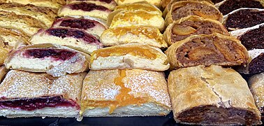 Strudel bei Strudel-Café Kröll in Innsbruck 1.jpg