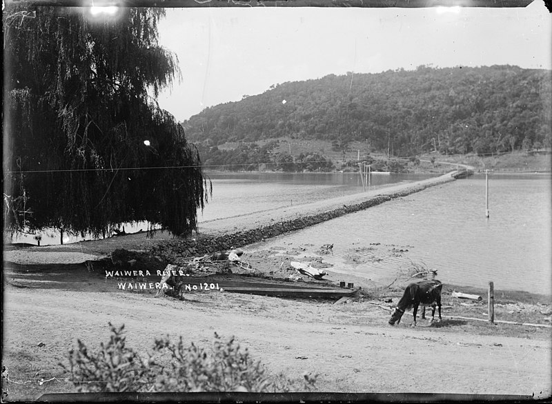 File:Waiwera River and causeway, Waiwera (21609543106).jpg