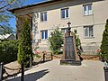 Monument dedicat veteranilor celui de-Al Doilea Război Mondial originari din localitate.