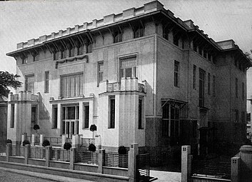 Secessionist exterior of the Bazil Assan House (Strada Scaune no. 21–23, currently Strada Tudor Arghezi) in Bucharest, by Marcel Kammerer (1902–1911), demolished in the late 1950s or the 1960s to make space for the National Theatre Bucharest[231]