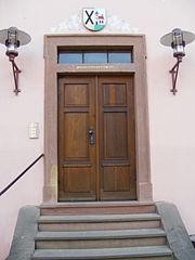 Friederich-Diffiné-Haus, Haupthaus-Portal