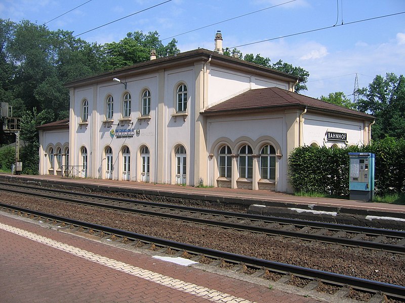 File:Bahnhof Wilhelmsbad1.jpg