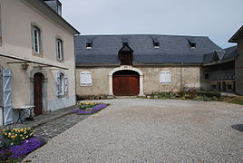 Cour et grange d'En ço de Borie à Bourréac