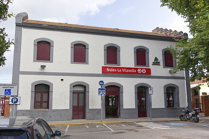 File:Estación de Nules-Villavieja - Fachada.jpg