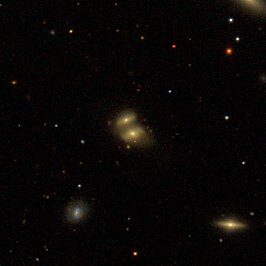 NGC 4851-2 (boven)