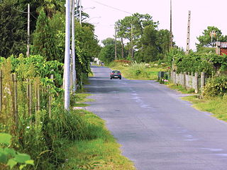 Estrada ó pé da aldea de Bastavaliños