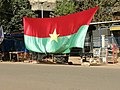 Başkent Ouagadougou'da Burkina Faso bayrağı (2022)