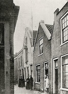 Foto van de Drossestraat rond 1912 als onderdeel van een herkenningswedstrijd van de Opregte Haarlemsche Courant