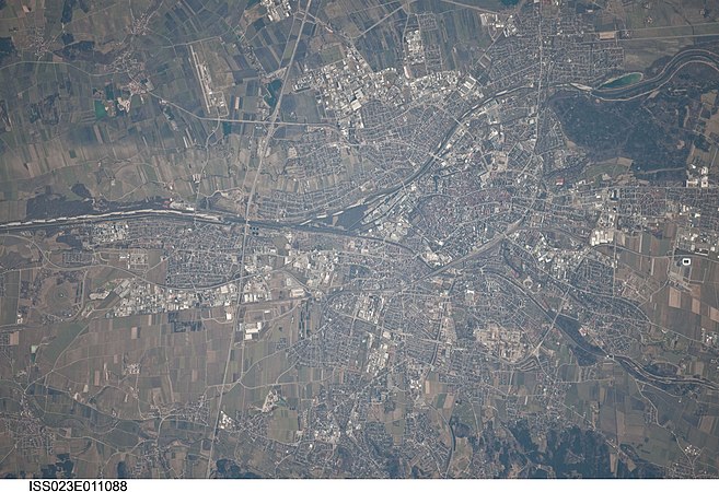 Blick auf die Augsburger Innenstadt mit Stadtbergen, Neusäß, Gersthofen, Lech und Wertach