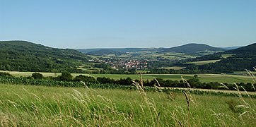 Paisaje estival del Rhön cerca de Tann