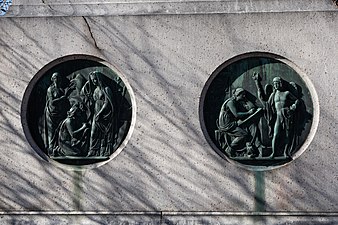 Reliefs représentant la Science et l'Histoire. Piédestal de la Statue de Henrik Gabriel Porthan.