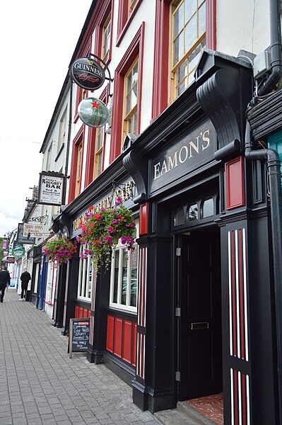 File:Eamon's Bar - geograph.org.uk - 6040803.jpg