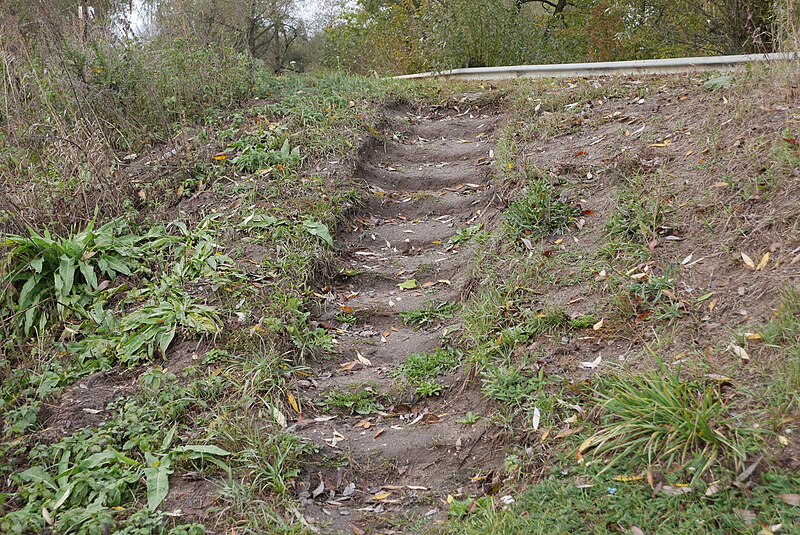 File:Stairs in the ground.jpg