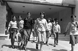 School children of the "Shalom" school in Ramat Gan on break (FL45800053).jpg