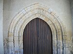 Portail de l'église situé sous le porche.