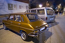 Simca 1200 stationnée et vue de trois quart arrière.