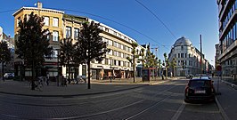 Sint-Andrieskwartier, zicht op Nationalestraat, rechts op de kop, de Modenatie