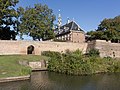 Buren, das Waisenhaus hinter der Festungsmauer