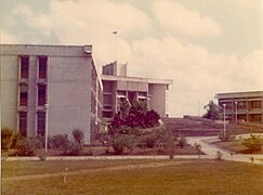 Gebäude der Nationalversammlung in der Mitte, Ministerien links und Parlamentsflügel rechts