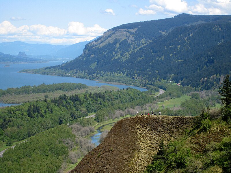 File:Columbia river gorge from crown point.jpg