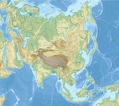 Mapa konturowa Azji, blisko prawej krawiędzi znajduje się punkt z opisem „Minami Tori-shima”