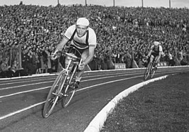 Jef Verhelst wint de slotetappe in de Vredeskoers 1955