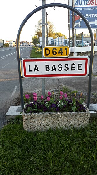 File:La Bassée - Panneau d'entrée - 2.jpg