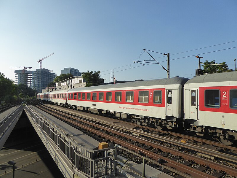 File:CityNightLine at Bahnhof Dammtor 04.jpg