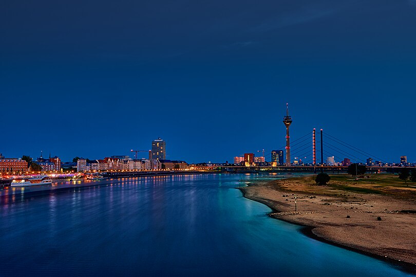 Deutsch: Rheinturm Düsseldorf