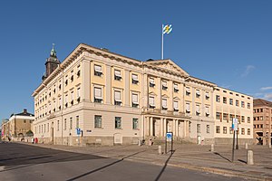 Rådhuset på Gustaf Adolfs Torg 1, med Tyska kyrkans torn i bakgrunden.