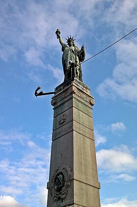 Éstatue éd la Liberté à Cambrin.