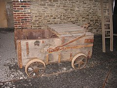 Wagonnet utilisé pour transporter l'ardoise.