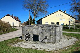 La fontaine rue de Creuse.