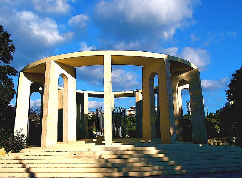 File:JOHN F. KENNEDY GRAVE MONUMENT (4119190945).jpg