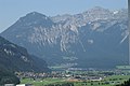 Gemeinde Schlitters im Zillertal, Tirol. Im Hintergrund ein Bergmassiv