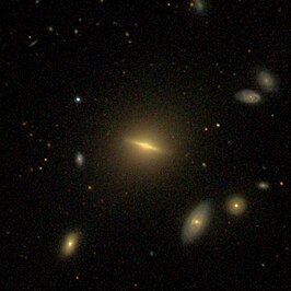 NGC 3737A (rechtsonder NGC 3737