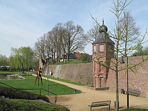 Rees, voormalige stadsmuur met toren