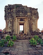 Temple central du Phnom Bakheng.