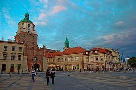 Portão Cracóvia na praça Łokietka