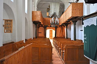 Vedere dinspre altar a interiorului bisericii