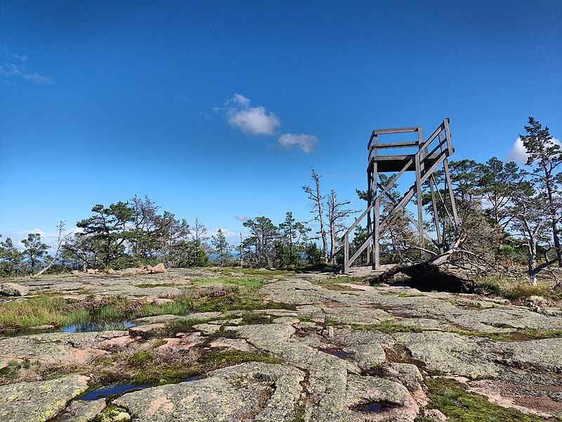 File:Turm am Orrdalsklint.jpg