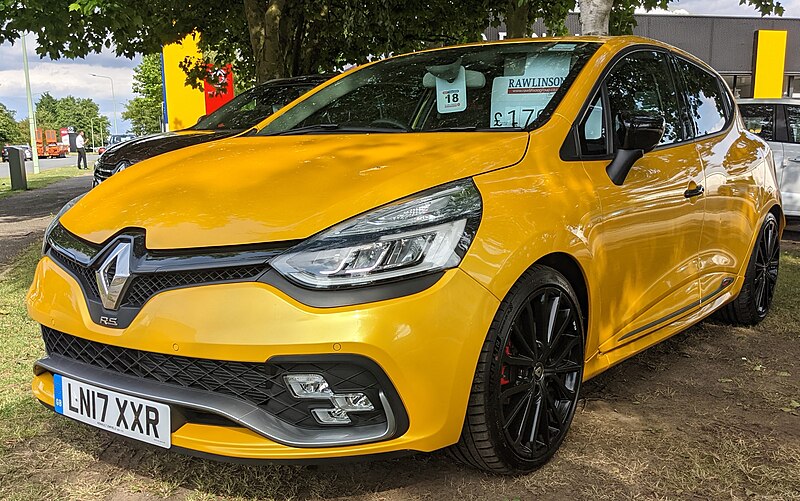 File:2017 Renault Clio RS Nav Trophy 1.jpg