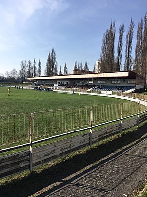 Die Haupttribüne im Stadion Lokomotiva (2016)