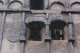 Elementos de época altomedieval en la iglesia de Todos los Santos[15]​ de Earls Barton.