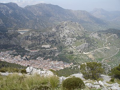 English: Grazalema from Sierra del Endrinal. Español: Grazalema desde la Sierra del Endrinal.