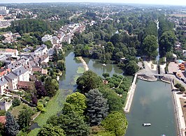 Gezicht op Vierzon met de Cher en het Canal du Berry