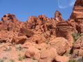 Chaos de blocs de la Valley of Fire, Névada (au pied du chaos présence d'arène pas totalement dégagée par l'érosion)